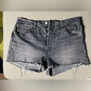 Levi’s high rise button fly Jean shorts